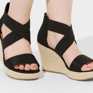 Torrid Strech Crossband Platform Wedge